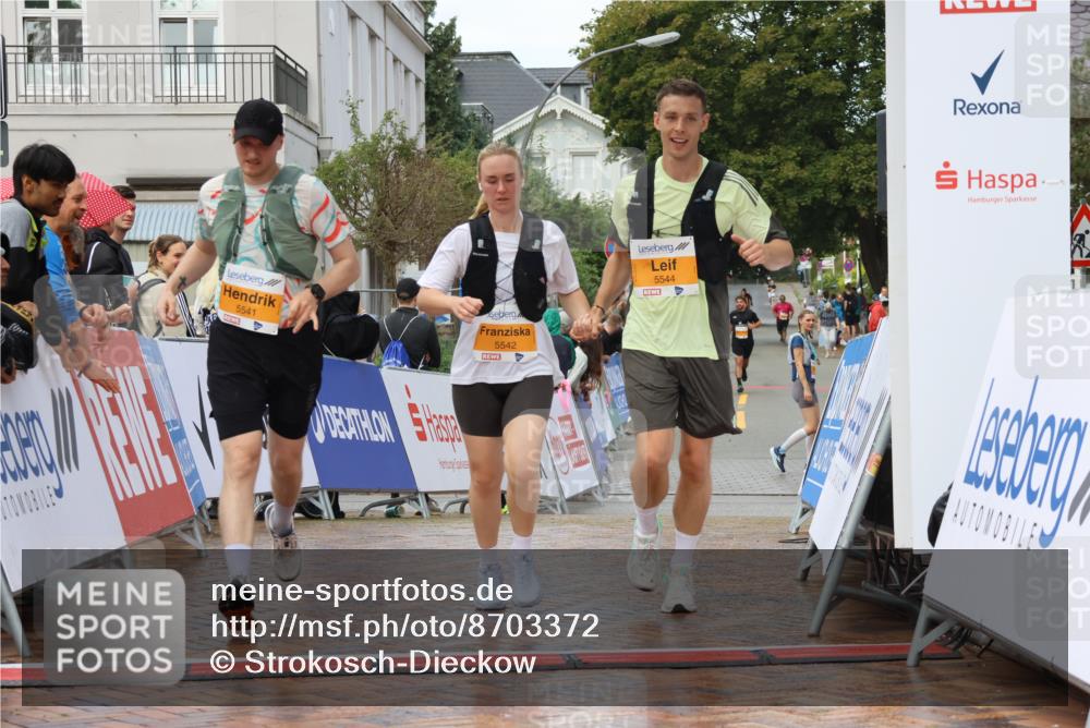 31.08.2025 - 21. Blankeneser Heldenlauf Strokosch-Dieckow http://msf.ph/oto/8703372 31.08.2025 13:06:34 Ziel 5098, 5542, 5541, 5544 meine-sportfotos.de