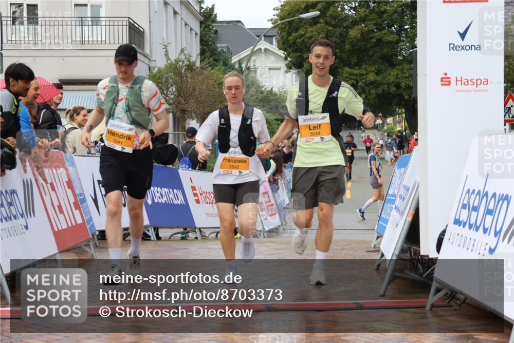 31.08.2025 - 21. Blankeneser Heldenlauf Strokosch-Dieckow http://msf.ph/oto/8703373 31.08.2025 13:06:34 Ziel 5098, 5542, 5541, 5544 meine-sportfotos.de
