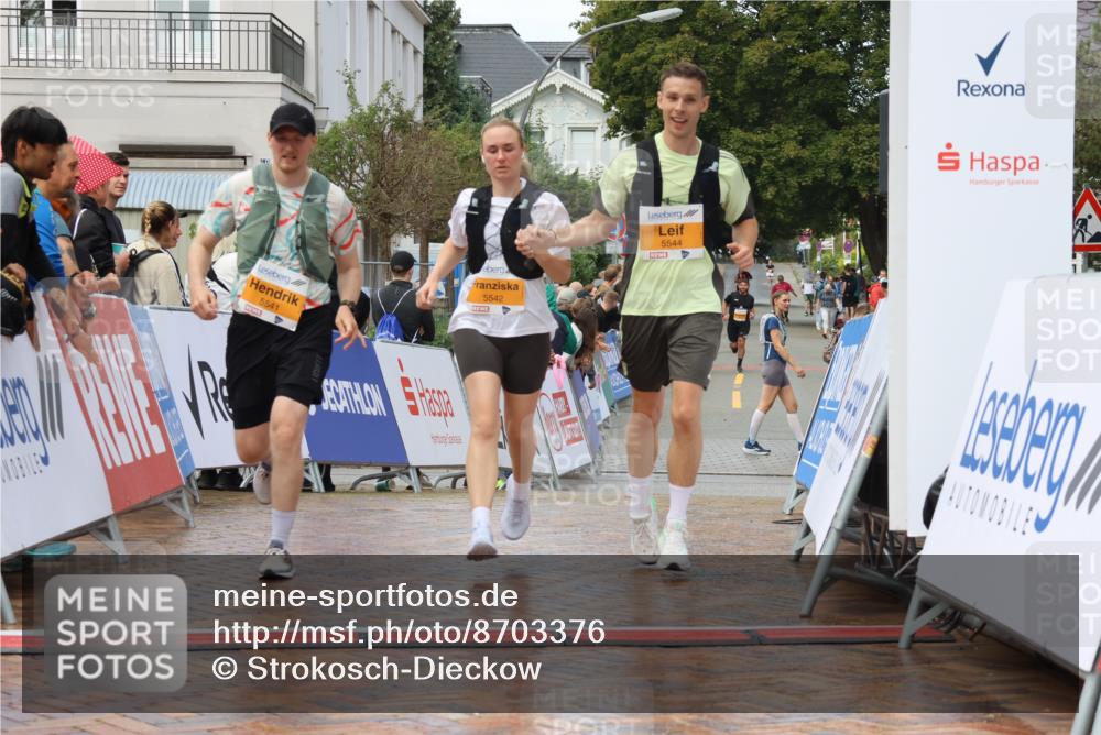 31.08.2025 - 21. Blankeneser Heldenlauf Strokosch-Dieckow http://msf.ph/oto/8703376 31.08.2025 13:06:34 Ziel 5098, 5542, 5541, 5544 meine-sportfotos.de