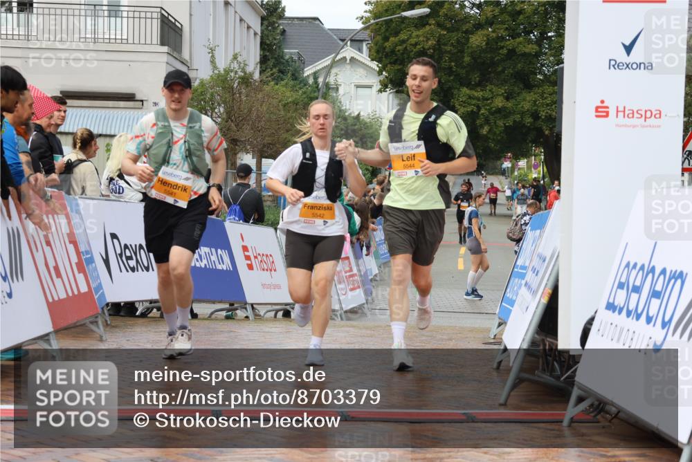 31.08.2025 - 21. Blankeneser Heldenlauf Strokosch-Dieckow http://msf.ph/oto/8703379 31.08.2025 13:06:34 Ziel 5098, 5542, 5541, 5544 meine-sportfotos.de