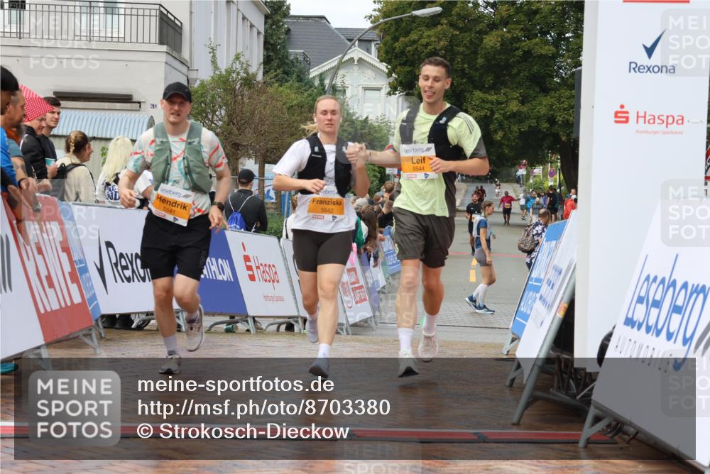 31.08.2025 - 21. Blankeneser Heldenlauf Strokosch-Dieckow http://msf.ph/oto/8703380 31.08.2025 13:06:34 Ziel 5098, 5542, 5541, 5544 meine-sportfotos.de