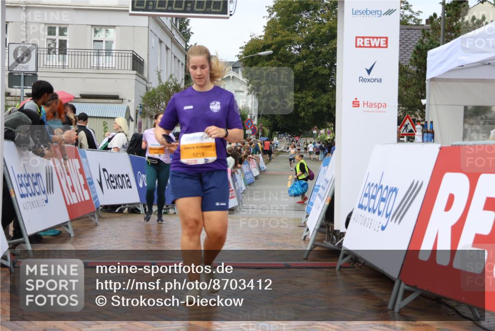 31.08.2025 - 21. Blankeneser Heldenlauf Strokosch-Dieckow http://msf.ph/oto/8703412 31.08.2025 13:06:03 Ziel 5219, 5594, 5692 meine-sportfotos.de