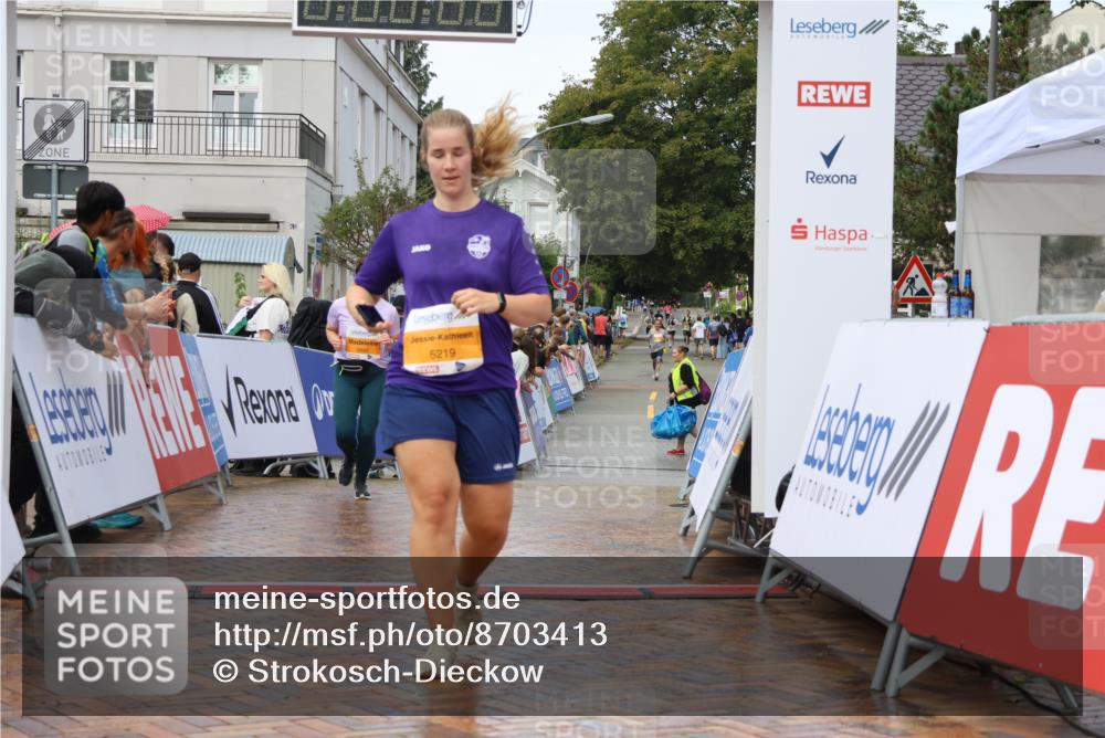 31.08.2025 - 21. Blankeneser Heldenlauf Strokosch-Dieckow http://msf.ph/oto/8703413 31.08.2025 13:06:03 Ziel 5219, 5594, 5692 meine-sportfotos.de