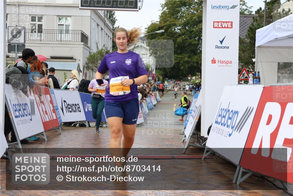 31.08.2025 - 21. Blankeneser Heldenlauf Strokosch-Dieckow http://msf.ph/oto/8703414 31.08.2025 13:06:03 Ziel 5219, 5594, 5692 meine-sportfotos.de