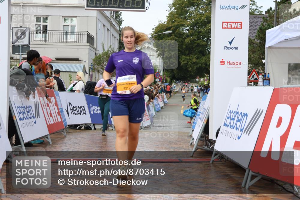 31.08.2025 - 21. Blankeneser Heldenlauf Strokosch-Dieckow http://msf.ph/oto/8703415 31.08.2025 13:06:03 Ziel 5219, 5594, 5692 meine-sportfotos.de