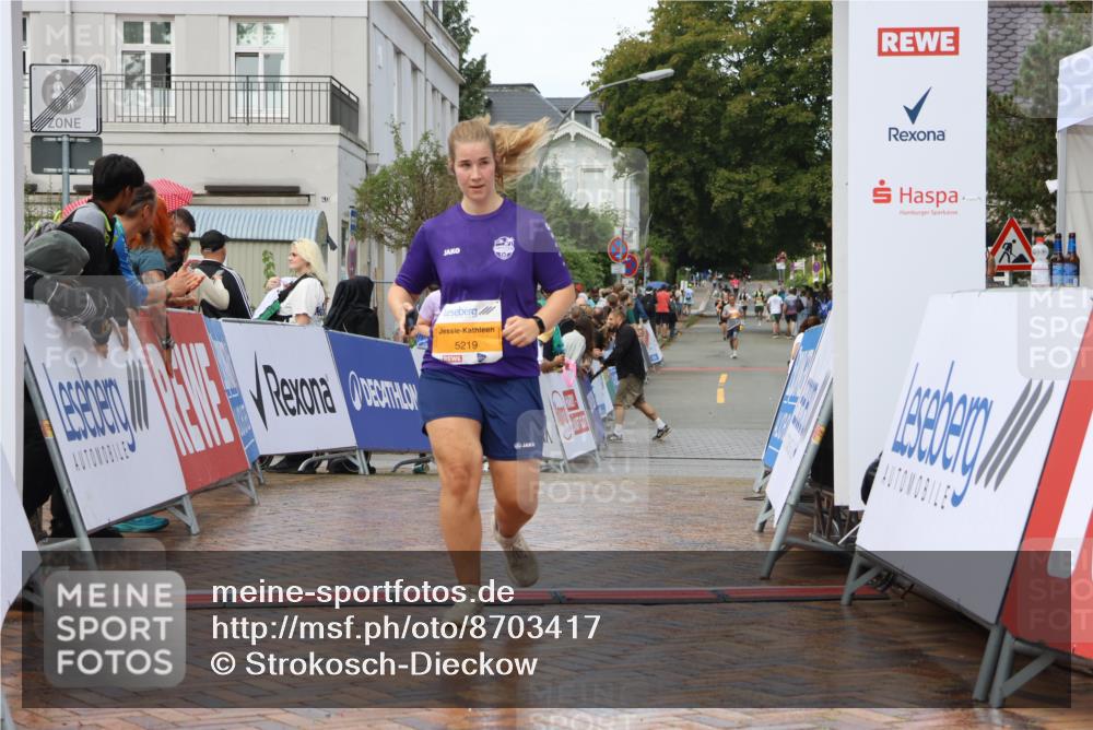 31.08.2025 - 21. Blankeneser Heldenlauf Strokosch-Dieckow http://msf.ph/oto/8703417 31.08.2025 13:06:03 Ziel 5219, 5594, 5692 meine-sportfotos.de