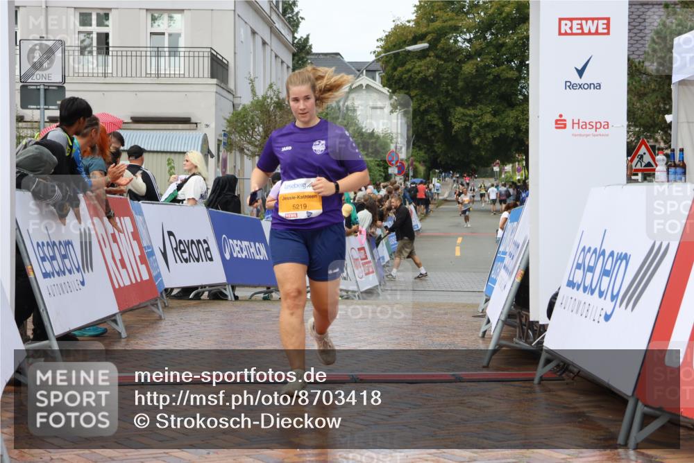 31.08.2025 - 21. Blankeneser Heldenlauf Strokosch-Dieckow http://msf.ph/oto/8703418 31.08.2025 13:06:03 Ziel 5219, 5594, 5692 meine-sportfotos.de