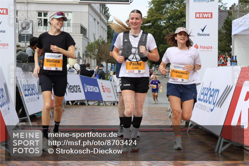 31.08.2025 - 21. Blankeneser Heldenlauf Strokosch-Dieckow http://msf.ph/oto/8703424 31.08.2025 13:05:55 Ziel 5593, 5594, 5712, 5486 meine-sportfotos.de