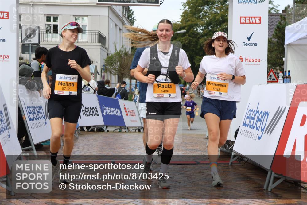 31.08.2025 - 21. Blankeneser Heldenlauf Strokosch-Dieckow http://msf.ph/oto/8703425 31.08.2025 13:05:55 Ziel 5593, 5594, 5712, 5486 meine-sportfotos.de
