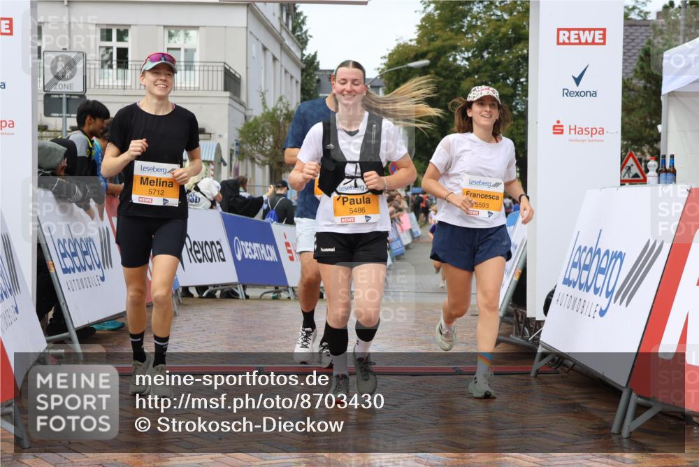 31.08.2025 - 21. Blankeneser Heldenlauf Strokosch-Dieckow http://msf.ph/oto/8703430 31.08.2025 13:05:54 Ziel 5593, 5594, 5712, 5486 meine-sportfotos.de