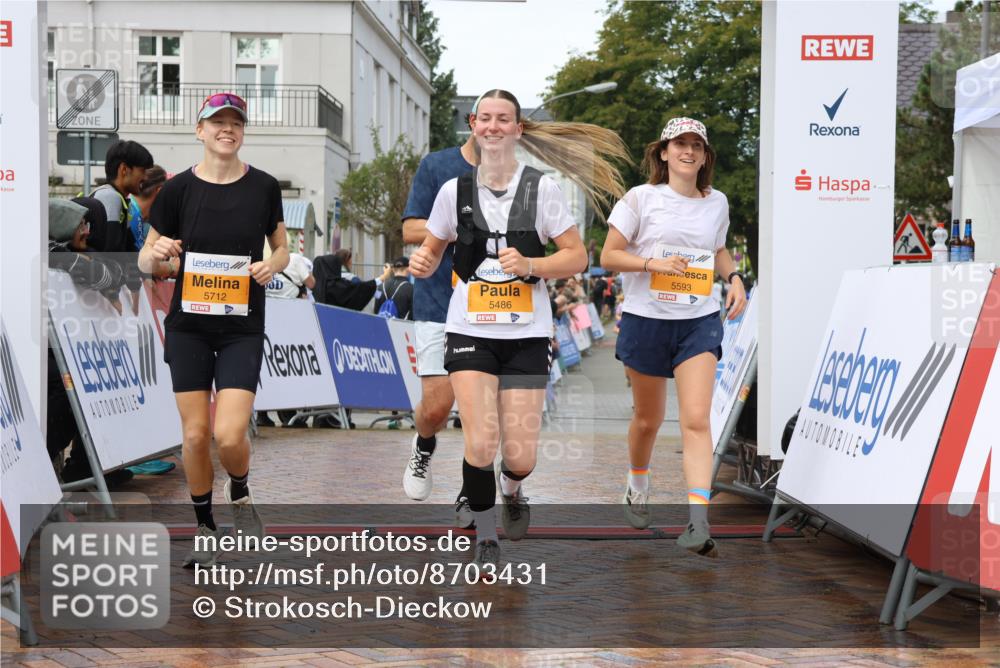 31.08.2025 - 21. Blankeneser Heldenlauf Strokosch-Dieckow http://msf.ph/oto/8703431 31.08.2025 13:05:54 Ziel 5593, 5594, 5712, 5486 meine-sportfotos.de