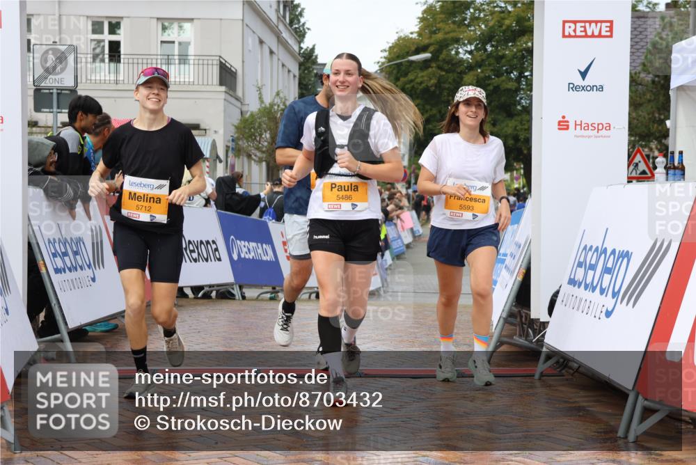 31.08.2025 - 21. Blankeneser Heldenlauf Strokosch-Dieckow http://msf.ph/oto/8703432 31.08.2025 13:05:54 Ziel 5593, 5594, 5712, 5486 meine-sportfotos.de