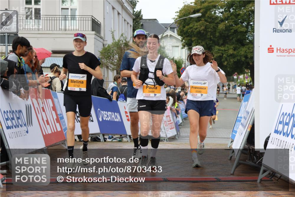 31.08.2025 - 21. Blankeneser Heldenlauf Strokosch-Dieckow http://msf.ph/oto/8703433 31.08.2025 13:05:53 Ziel 5593, 5594, 5712, 5486 meine-sportfotos.de