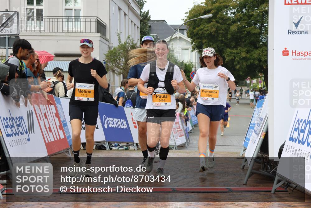 31.08.2025 - 21. Blankeneser Heldenlauf Strokosch-Dieckow http://msf.ph/oto/8703434 31.08.2025 13:05:53 Ziel 5593, 5594, 5712, 5486 meine-sportfotos.de