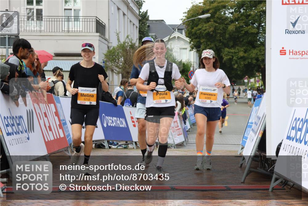 31.08.2025 - 21. Blankeneser Heldenlauf Strokosch-Dieckow http://msf.ph/oto/8703435 31.08.2025 13:05:53 Ziel 5593, 5594, 5712, 5486 meine-sportfotos.de