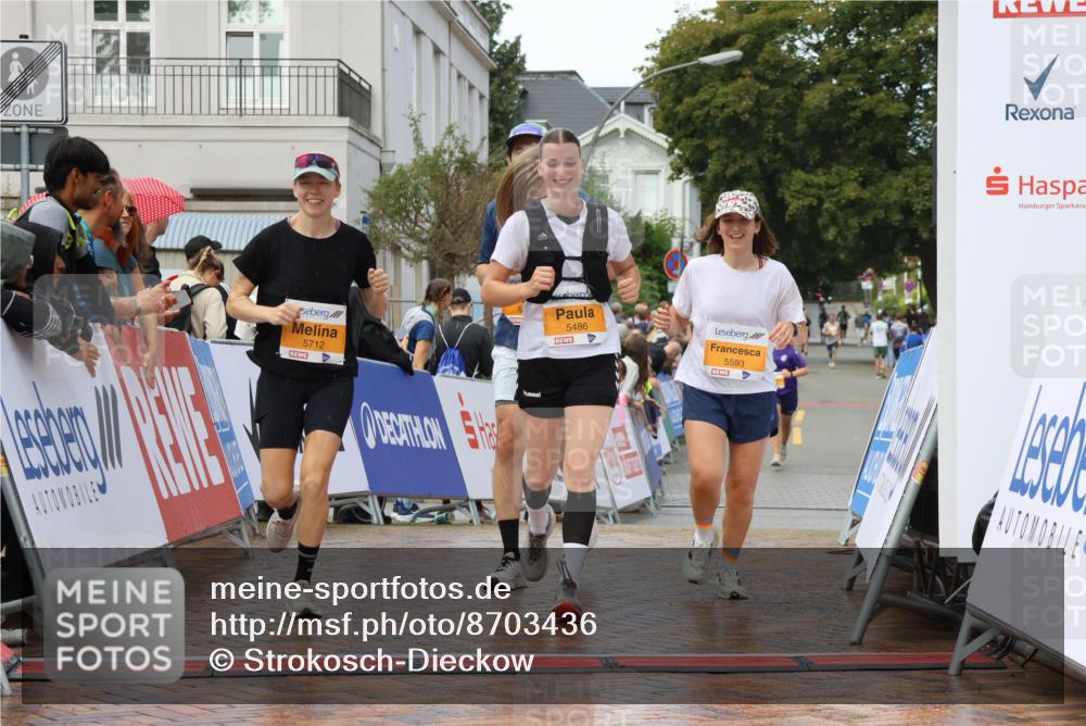 31.08.2025 - 21. Blankeneser Heldenlauf Strokosch-Dieckow http://msf.ph/oto/8703436 31.08.2025 13:05:53 Ziel 5593, 5594, 5712, 5486 meine-sportfotos.de