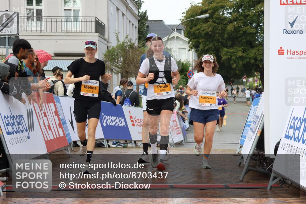 31.08.2025 - 21. Blankeneser Heldenlauf Strokosch-Dieckow http://msf.ph/oto/8703437 31.08.2025 13:05:53 Ziel 5593, 5594, 5712, 5486 meine-sportfotos.de