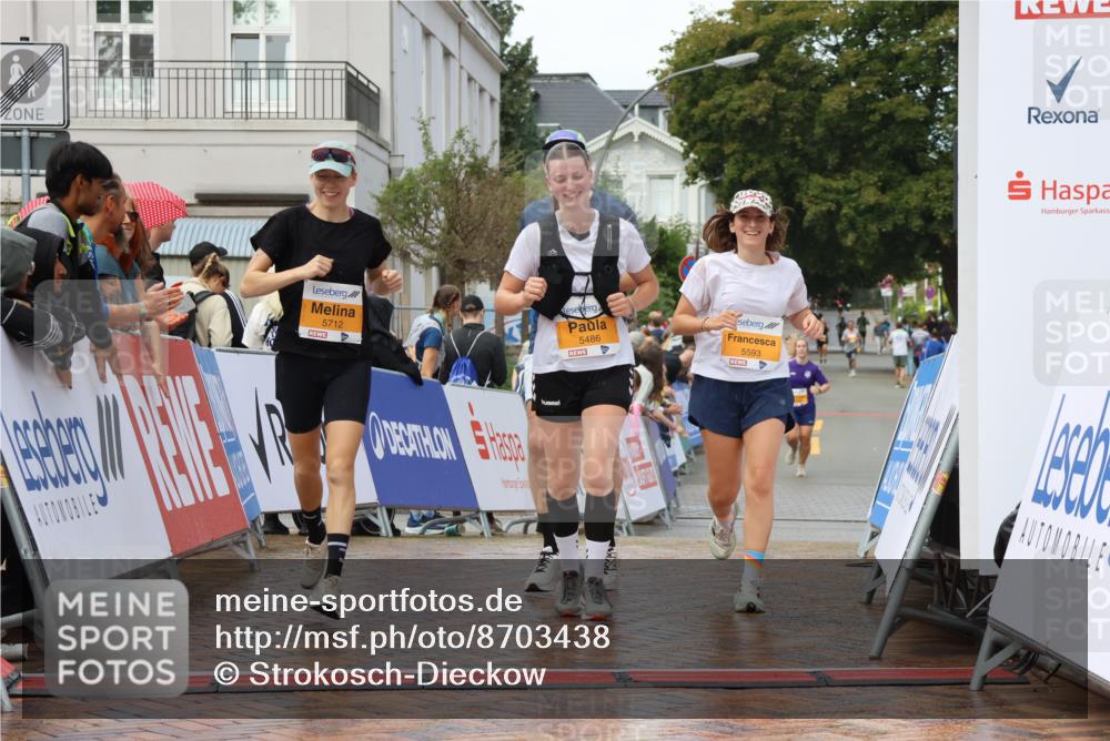 31.08.2025 - 21. Blankeneser Heldenlauf Strokosch-Dieckow http://msf.ph/oto/8703438 31.08.2025 13:05:53 Ziel 5593, 5594, 5712, 5486 meine-sportfotos.de