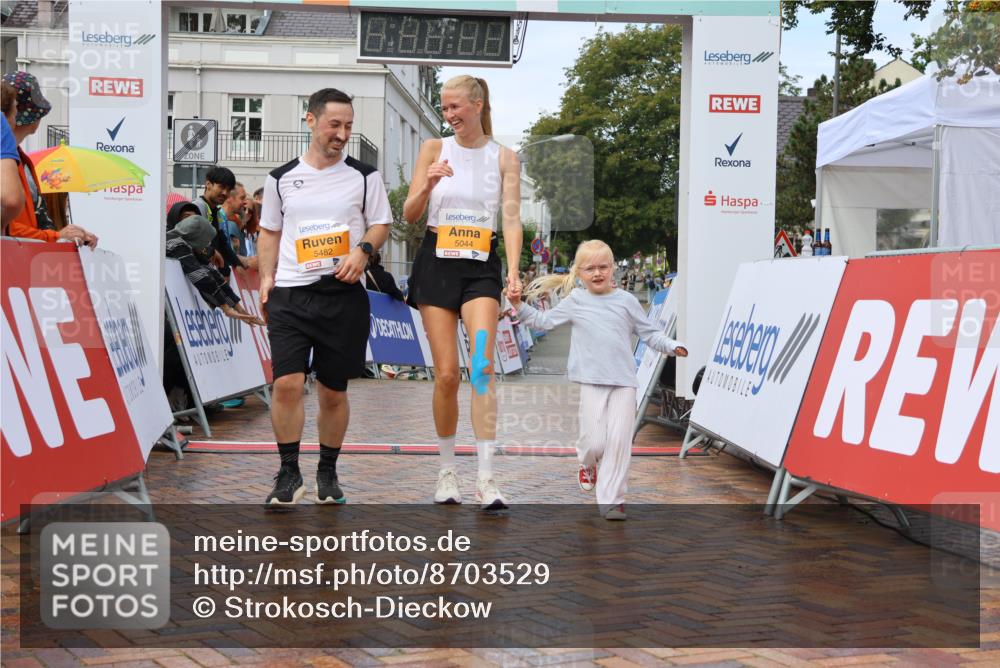 31.08.2025 - 21. Blankeneser Heldenlauf Strokosch-Dieckow http://msf.ph/oto/8703529 31.08.2025 13:04:21 Ziel 5482, 5044 meine-sportfotos.de