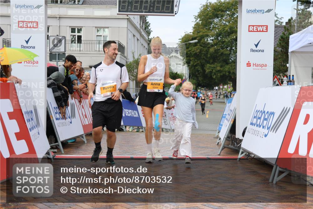 31.08.2025 - 21. Blankeneser Heldenlauf Strokosch-Dieckow http://msf.ph/oto/8703532 31.08.2025 13:04:21 Ziel 5482, 5044 meine-sportfotos.de
