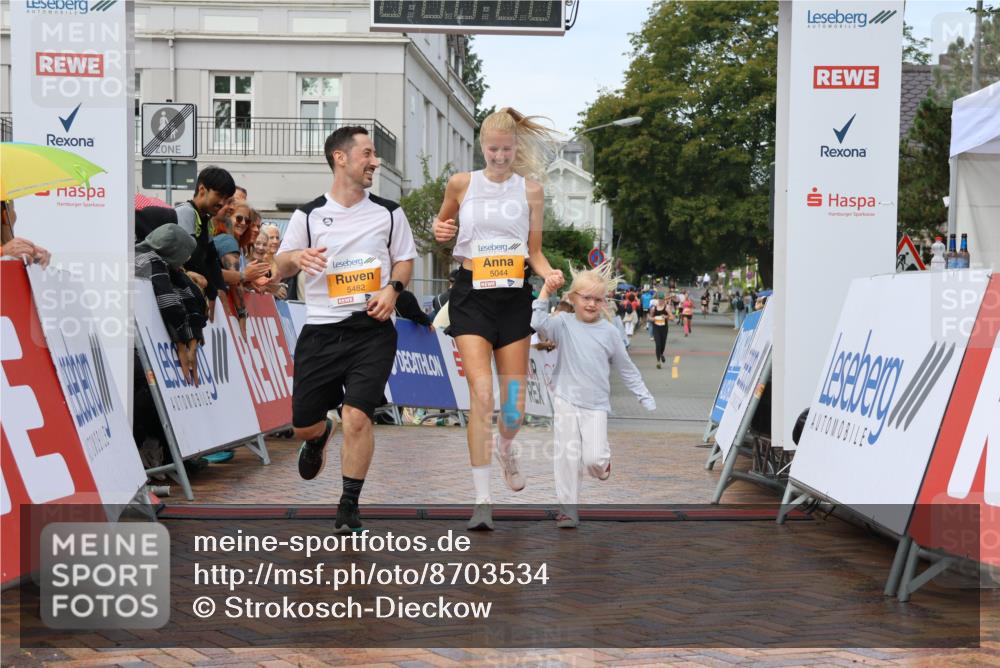 31.08.2025 - 21. Blankeneser Heldenlauf Strokosch-Dieckow http://msf.ph/oto/8703534 31.08.2025 13:04:20 Ziel 5482, 5044 meine-sportfotos.de