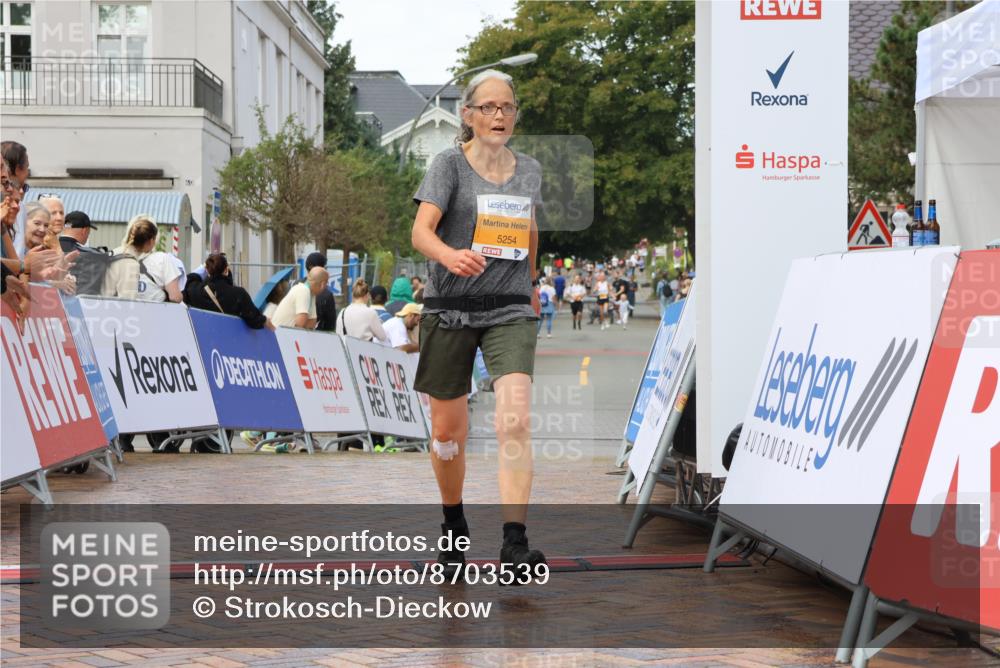 31.08.2025 - 21. Blankeneser Heldenlauf Strokosch-Dieckow http://msf.ph/oto/8703539 31.08.2025 13:03:58 Ziel 5254 meine-sportfotos.de