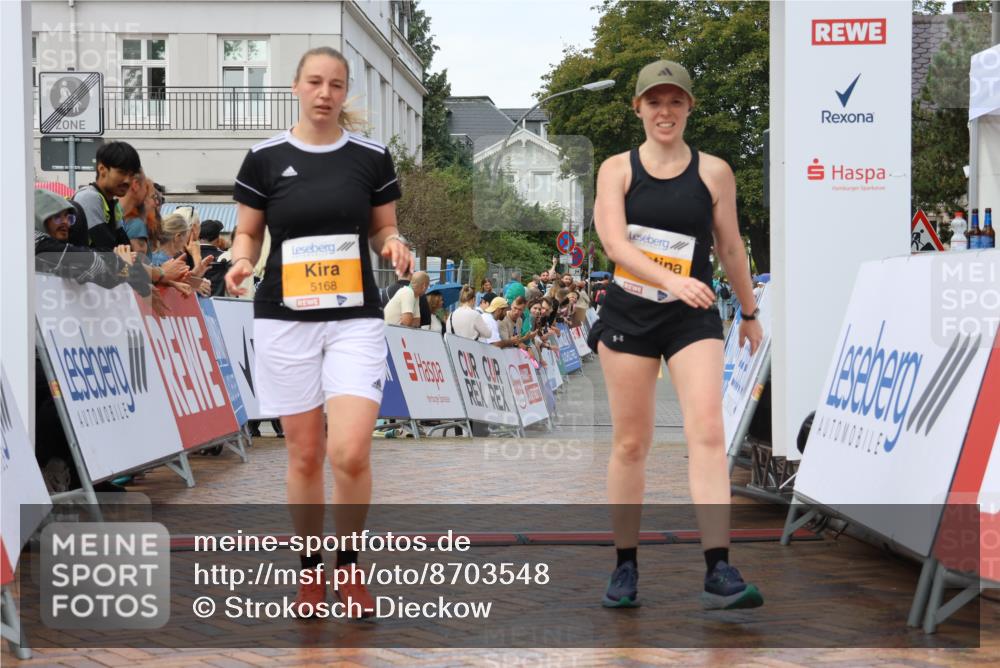 31.08.2025 - 21. Blankeneser Heldenlauf Strokosch-Dieckow http://msf.ph/oto/8703548 31.08.2025 13:03:45 Ziel 5168, 5802, 5227 meine-sportfotos.de