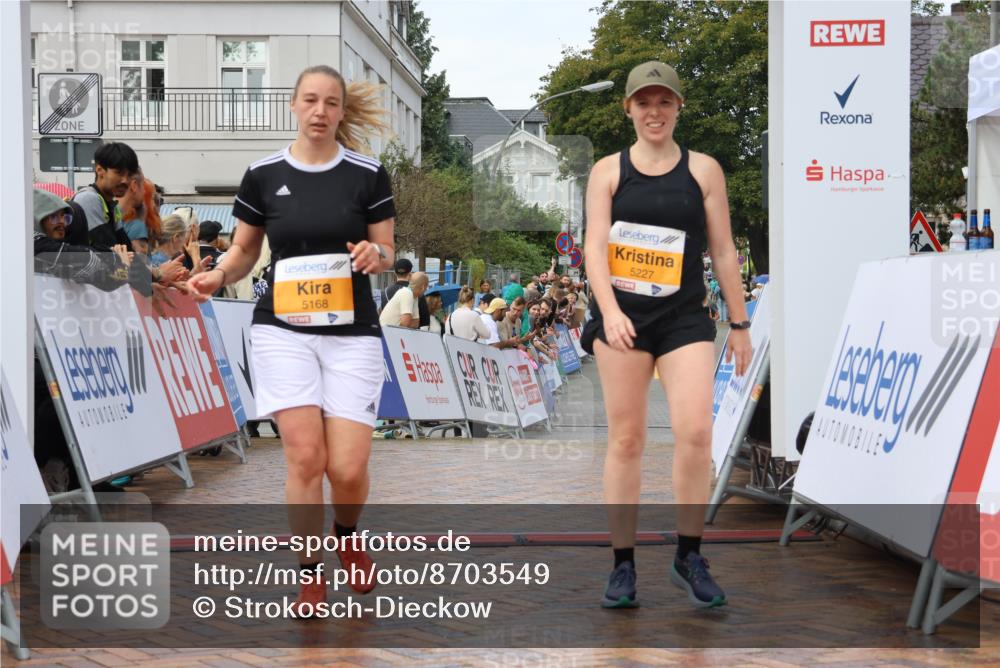 31.08.2025 - 21. Blankeneser Heldenlauf Strokosch-Dieckow http://msf.ph/oto/8703549 31.08.2025 13:03:45 Ziel 5168, 5802, 5227 meine-sportfotos.de