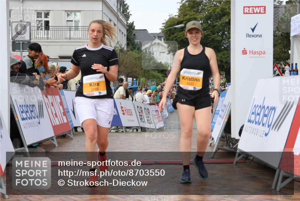 31.08.2025 - 21. Blankeneser Heldenlauf Strokosch-Dieckow http://msf.ph/oto/8703550 31.08.2025 13:03:45 Ziel 5168, 5802, 5227 meine-sportfotos.de