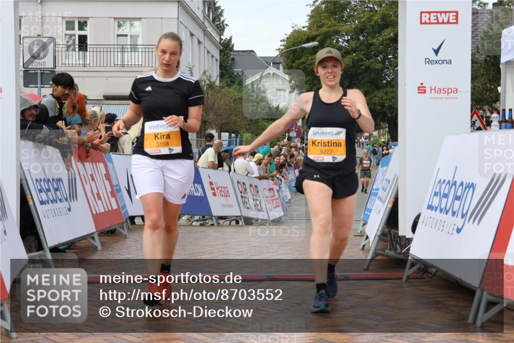 31.08.2025 - 21. Blankeneser Heldenlauf Strokosch-Dieckow http://msf.ph/oto/8703552 31.08.2025 13:03:45 Ziel 5168, 5802, 5227 meine-sportfotos.de