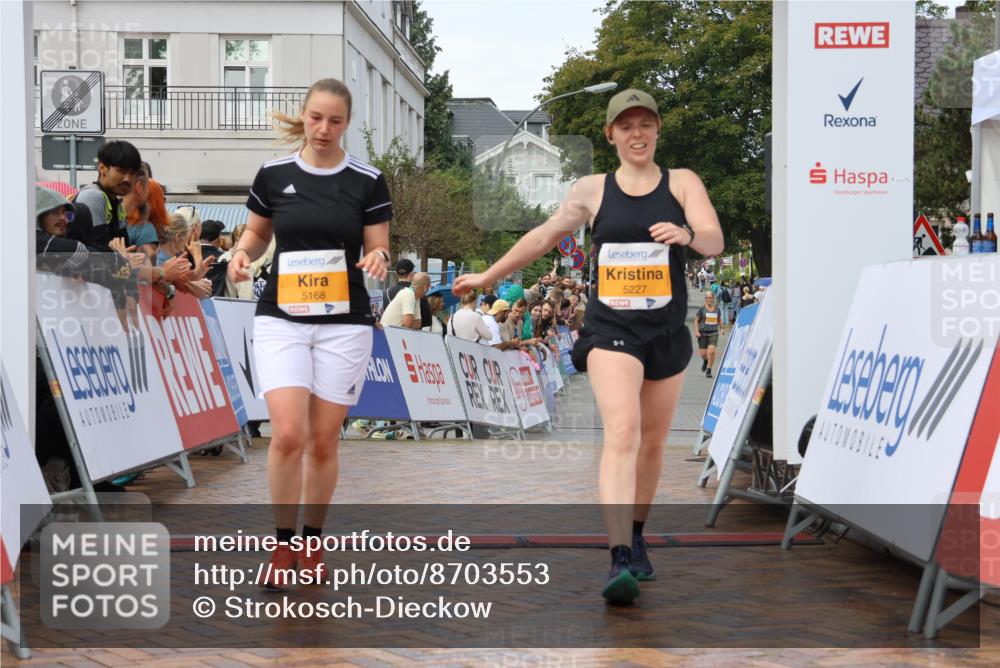 31.08.2025 - 21. Blankeneser Heldenlauf Strokosch-Dieckow http://msf.ph/oto/8703553 31.08.2025 13:03:45 Ziel 5168, 5802, 5227 meine-sportfotos.de