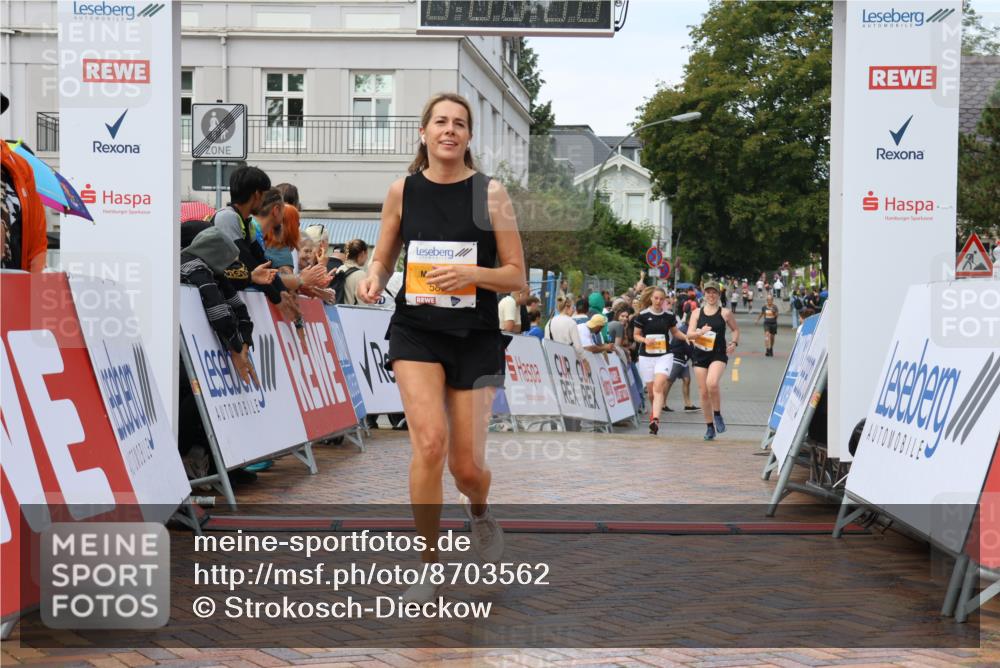 31.08.2025 - 21. Blankeneser Heldenlauf Strokosch-Dieckow http://msf.ph/oto/8703562 31.08.2025 13:03:40 Ziel 5802, 5227 meine-sportfotos.de