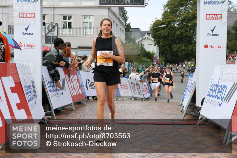 31.08.2025 - 21. Blankeneser Heldenlauf Strokosch-Dieckow http://msf.ph/oto/8703563 31.08.2025 13:03:40 Ziel 5802, 5227 meine-sportfotos.de