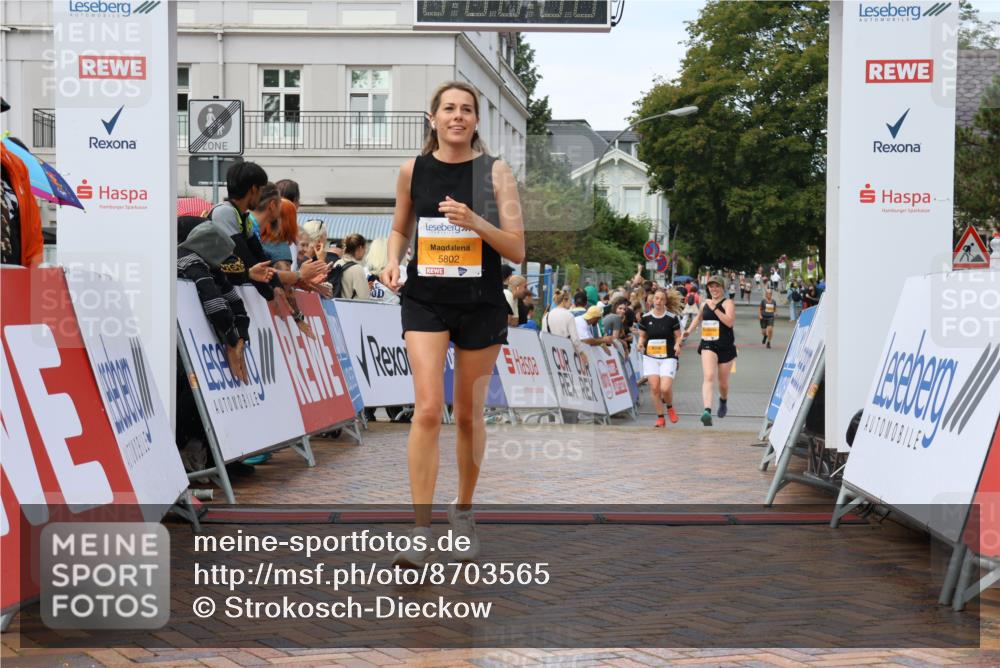 31.08.2025 - 21. Blankeneser Heldenlauf Strokosch-Dieckow http://msf.ph/oto/8703565 31.08.2025 13:03:40 Ziel 5802, 5227 meine-sportfotos.de