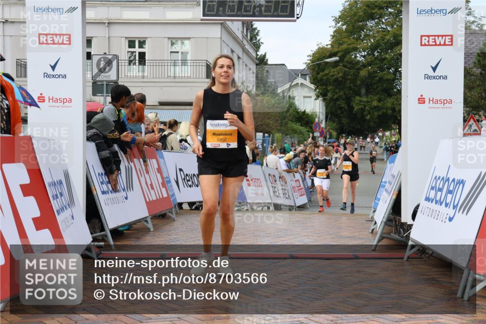 31.08.2025 - 21. Blankeneser Heldenlauf Strokosch-Dieckow http://msf.ph/oto/8703566 31.08.2025 13:03:40 Ziel 5802, 5227 meine-sportfotos.de