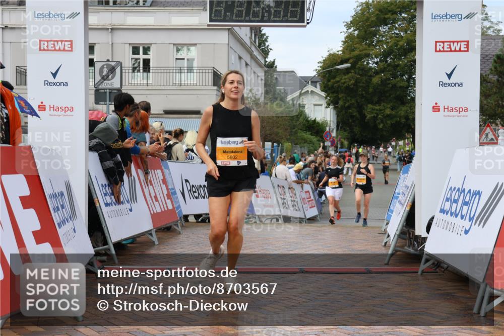 31.08.2025 - 21. Blankeneser Heldenlauf Strokosch-Dieckow http://msf.ph/oto/8703567 31.08.2025 13:03:40 Ziel 5802, 5227 meine-sportfotos.de