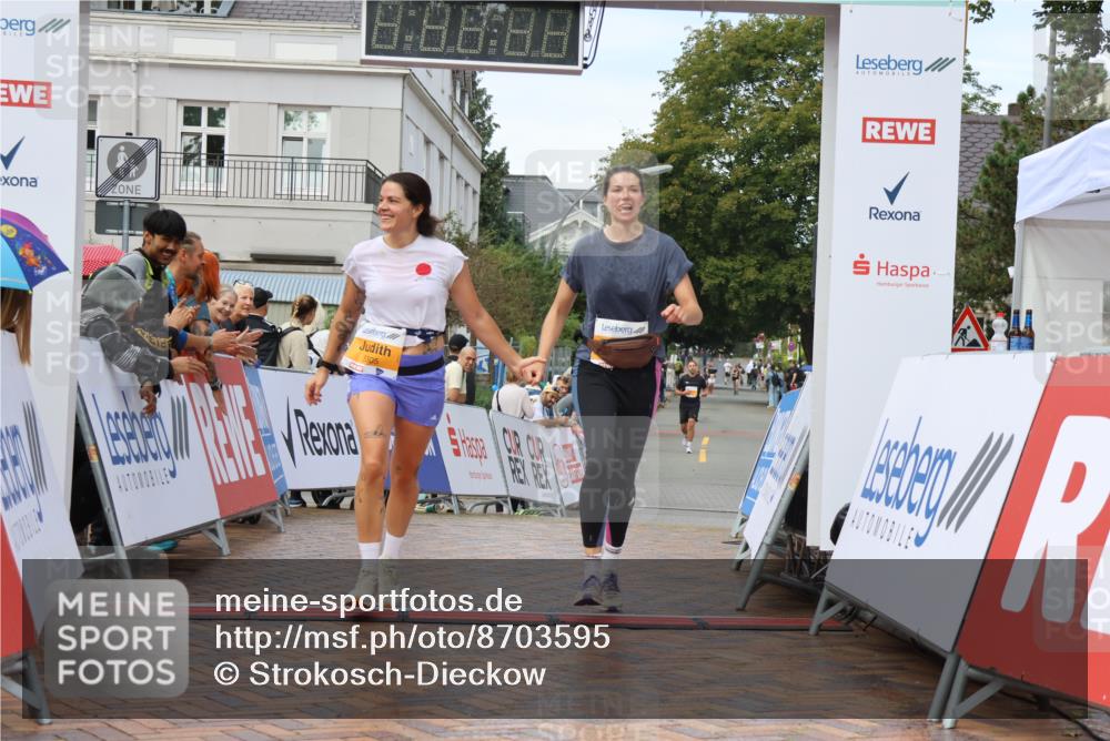 31.08.2025 - 21. Blankeneser Heldenlauf Strokosch-Dieckow http://msf.ph/oto/8703595 31.08.2025 13:03:12 Ziel 5359, 5305, 5038 meine-sportfotos.de