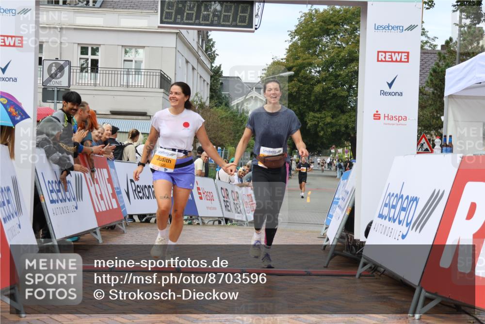 31.08.2025 - 21. Blankeneser Heldenlauf Strokosch-Dieckow http://msf.ph/oto/8703596 31.08.2025 13:03:11 Ziel 5359, 5305, 5038 meine-sportfotos.de