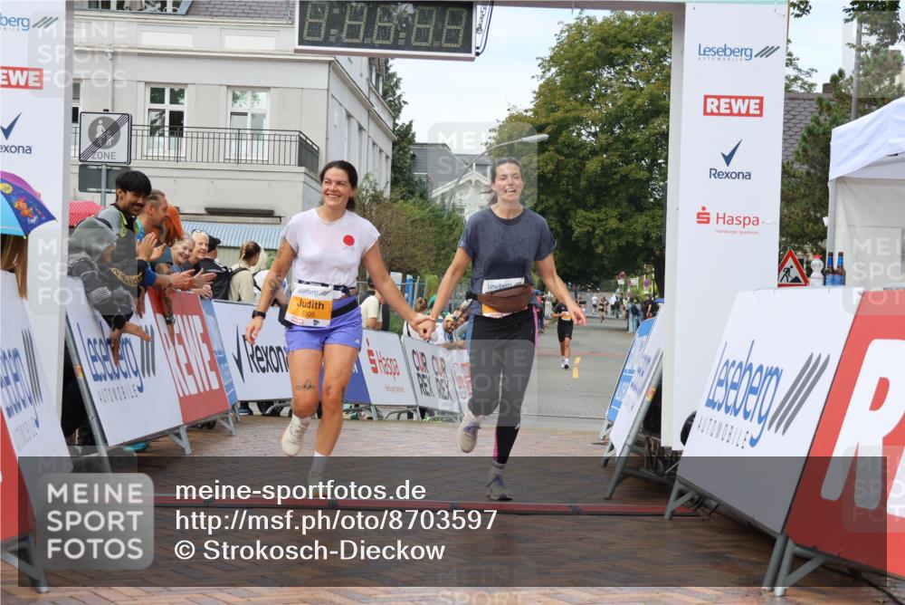31.08.2025 - 21. Blankeneser Heldenlauf Strokosch-Dieckow http://msf.ph/oto/8703597 31.08.2025 13:03:11 Ziel 5359, 5305, 5038 meine-sportfotos.de