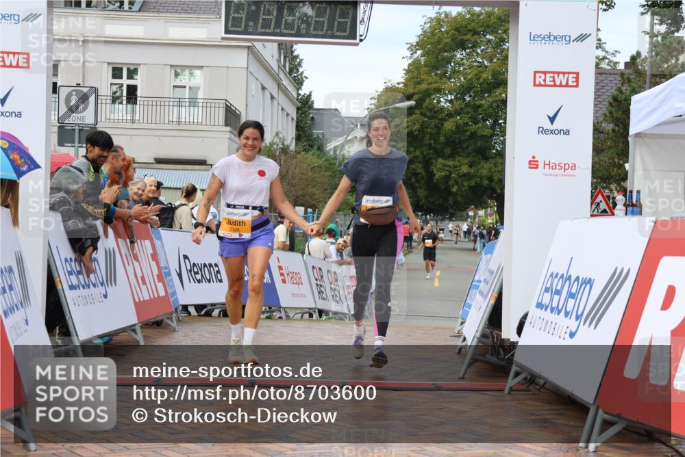31.08.2025 - 21. Blankeneser Heldenlauf Strokosch-Dieckow http://msf.ph/oto/8703600 31.08.2025 13:03:11 Ziel 5359, 5305, 5038 meine-sportfotos.de
