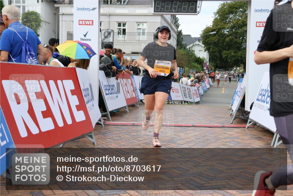 31.08.2025 - 21. Blankeneser Heldenlauf Strokosch-Dieckow http://msf.ph/oto/8703617 31.08.2025 13:02:49 Ziel 5754, 5603 meine-sportfotos.de