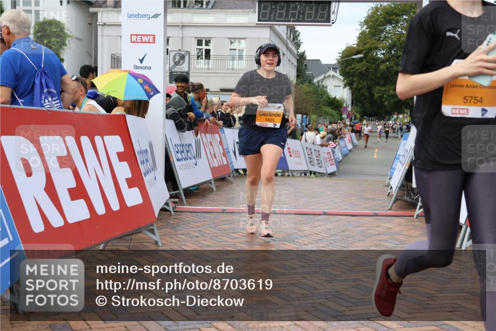 31.08.2025 - 21. Blankeneser Heldenlauf Strokosch-Dieckow http://msf.ph/oto/8703619 31.08.2025 13:02:49 Ziel 5754, 5603 meine-sportfotos.de