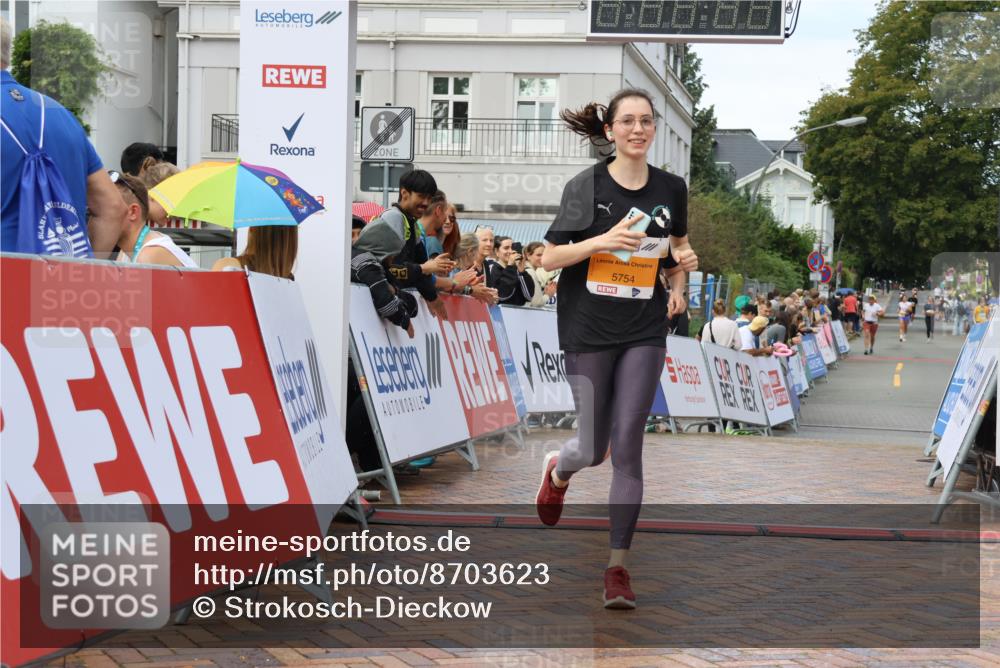 31.08.2025 - 21. Blankeneser Heldenlauf Strokosch-Dieckow http://msf.ph/oto/8703623 31.08.2025 13:02:48 Ziel 5754, 5603 meine-sportfotos.de