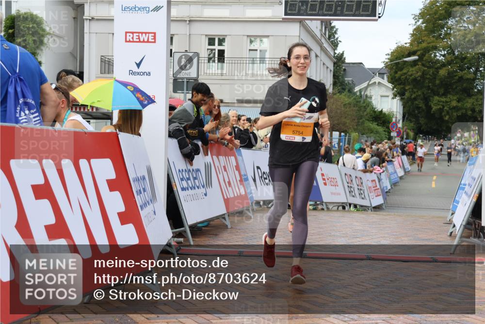 31.08.2025 - 21. Blankeneser Heldenlauf Strokosch-Dieckow http://msf.ph/oto/8703624 31.08.2025 13:02:48 Ziel 5754, 5603 meine-sportfotos.de