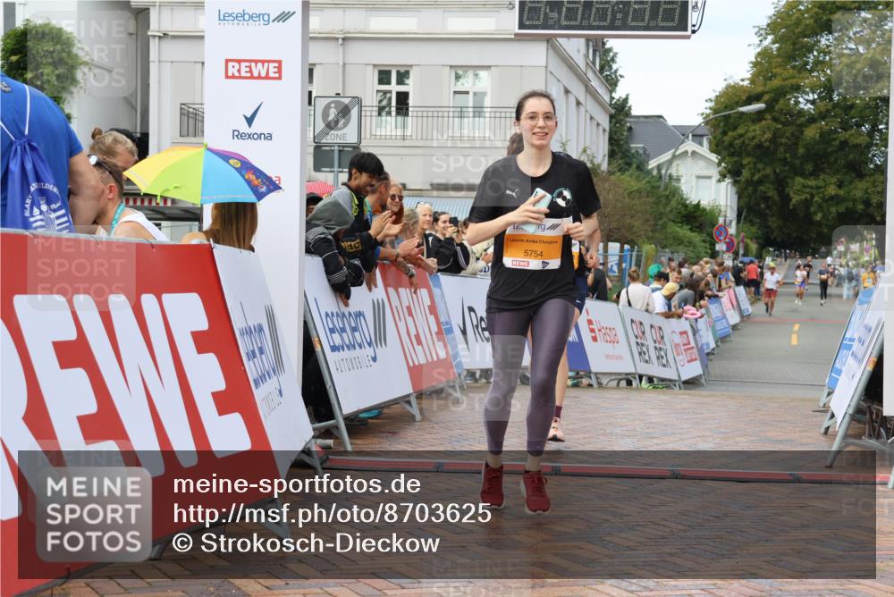 31.08.2025 - 21. Blankeneser Heldenlauf Strokosch-Dieckow http://msf.ph/oto/8703625 31.08.2025 13:02:48 Ziel 5754, 5603 meine-sportfotos.de
