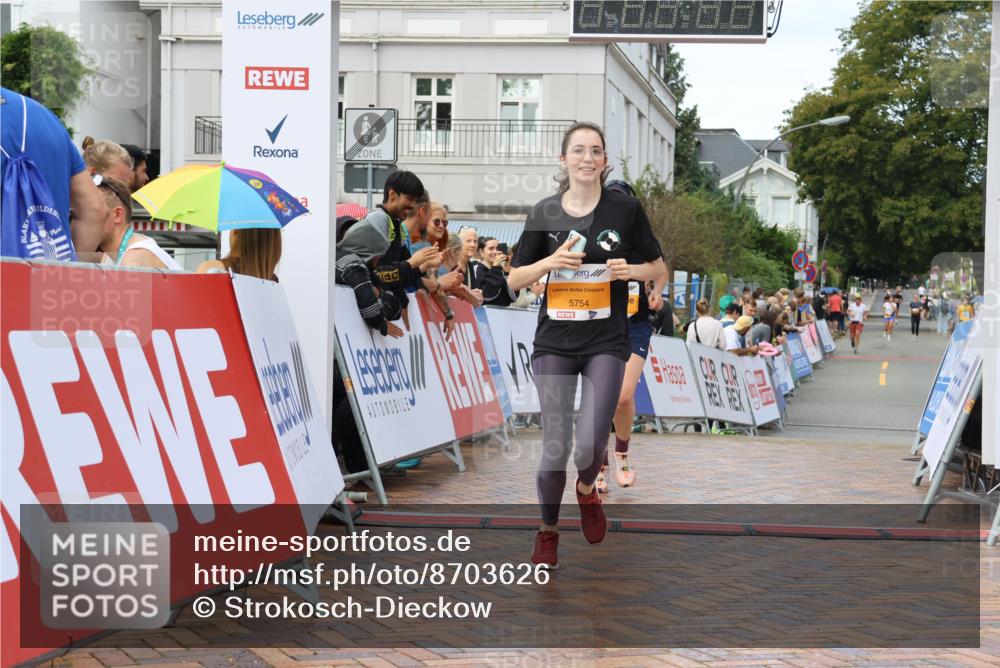 31.08.2025 - 21. Blankeneser Heldenlauf Strokosch-Dieckow http://msf.ph/oto/8703626 31.08.2025 13:02:47 Ziel 5754, 5603 meine-sportfotos.de