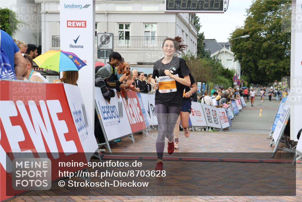 31.08.2025 - 21. Blankeneser Heldenlauf Strokosch-Dieckow http://msf.ph/oto/8703628 31.08.2025 13:02:47 Ziel 5754, 5603 meine-sportfotos.de