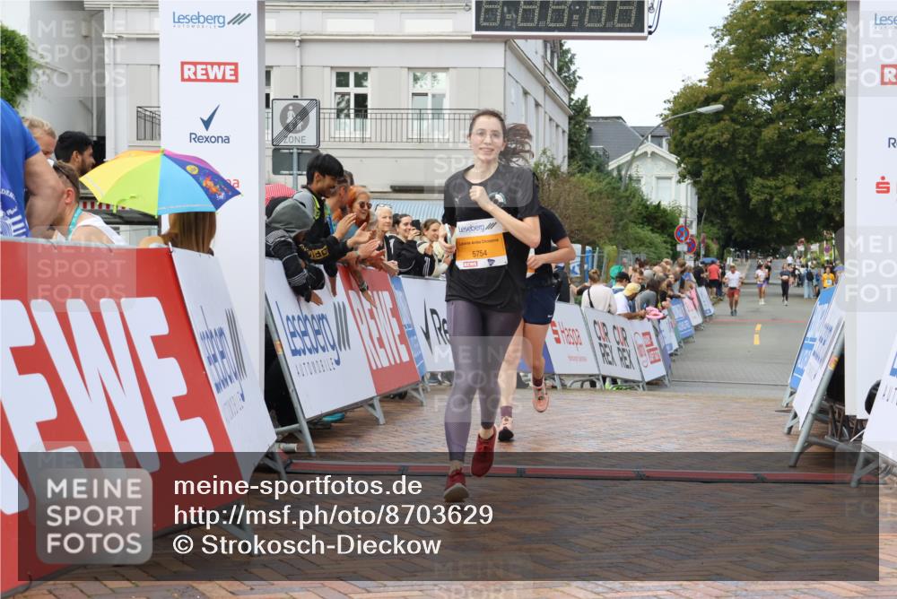 31.08.2025 - 21. Blankeneser Heldenlauf Strokosch-Dieckow http://msf.ph/oto/8703629 31.08.2025 13:02:47 Ziel 5754, 5603 meine-sportfotos.de