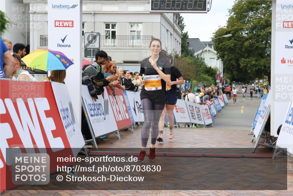 31.08.2025 - 21. Blankeneser Heldenlauf Strokosch-Dieckow http://msf.ph/oto/8703630 31.08.2025 13:02:47 Ziel 5754, 5603 meine-sportfotos.de