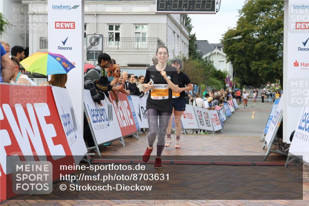31.08.2025 - 21. Blankeneser Heldenlauf Strokosch-Dieckow http://msf.ph/oto/8703631 31.08.2025 13:02:47 Ziel 5754, 5603 meine-sportfotos.de